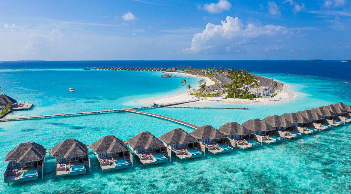Island Paradise: Maldives & Fiji